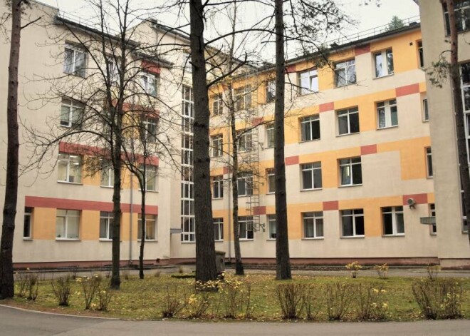 В реанимации Даугавпилсской больницы борются за жизнь 35-летнего Covid-пациента