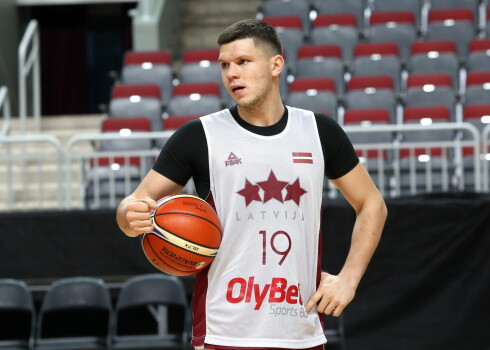 Basketbola izlasei Lomaža superspēlē minimāls zaudējums pret Serbiju