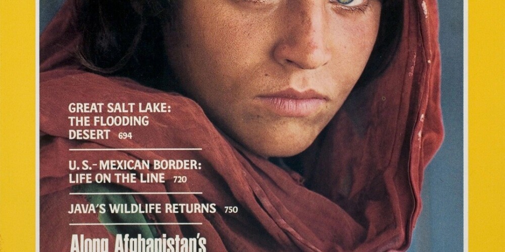 Афганка с известной обложки журнала National Geographic сбежала от талибов в Италию