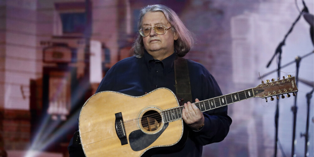 Александр Борисович Градский (при рождении Фрадкин; 3 ноября 1949, Копейск, Челябинская область, РСФСР, СССР — 28 ноября 2021, Москва, Россия) — советский и российский певец, мультиинструменталист, автор песен, поэт, композитор; народный артист Российской Федерации (1999), народный артист Приднестровской Молдавской Республики (2014), лауреат Государственной премии Российской Федерации (1999). Один из основоположников русского рока.