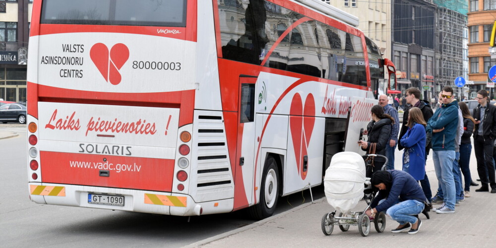 "Мы замерзаем, доноры замерзают!": сотрудники жалуются на условия труда в специальном автобусе