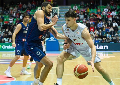 Beļģijas basketbolisti negaidīti pārspēj Serbiju un izcīna otro uzvaru grupā