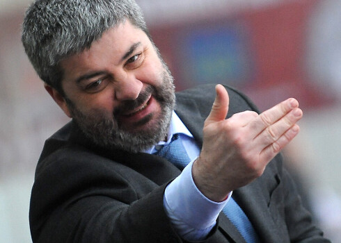 Tambijevs (attēlā) kopā ar Banadu ir atlidojuši uz Vladivostoku un vada "Admiral" treniņu.