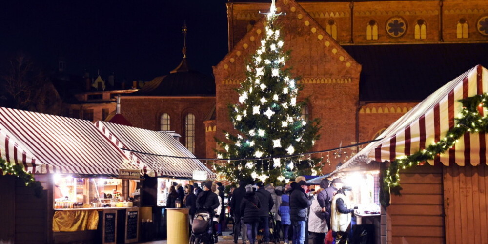 "Трудно найти слова": рождественского рынка на Домской площади в этом году не будет