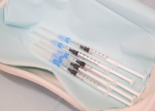 Mainītas rekomendācijas par Covid-19 balstvakcīnas saņemšanu