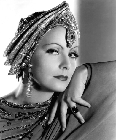 Melodrāma Mata Hari (1931), titullomā Grēta Garbo.