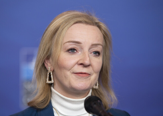 Lielbritānijas ārlietu ministre brīdina Krieviju