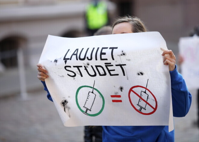 Некоторые студенты начали судиться с RSU за запрет на обучение без Covid-сертификата