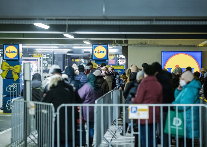 ФОТО: торжественно открылся первый в Латвии двухэтажный магазин Lidl