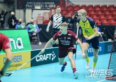 Latvijas florbolisti pasaules čempionātā pirmie gūst vārtus, taču piedzīvo sagrāvi pret Zviedriju