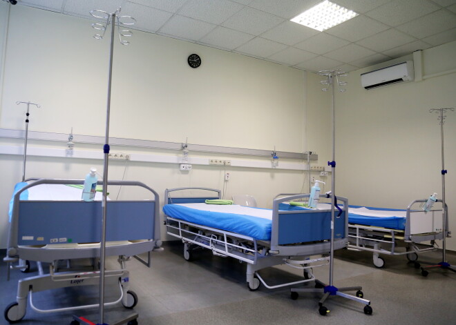 "Привозят значительно меньше пациентов, но мы не можем расслабиться": латвийский медик о ситуации с Covid-19 в больницах