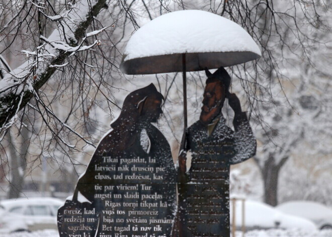 В субботу в Латвии будет продолжать идти снег