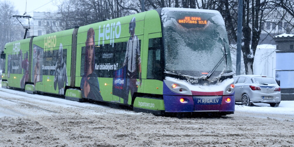 Из-за снега общественный транспорт в Риге может опаздывать