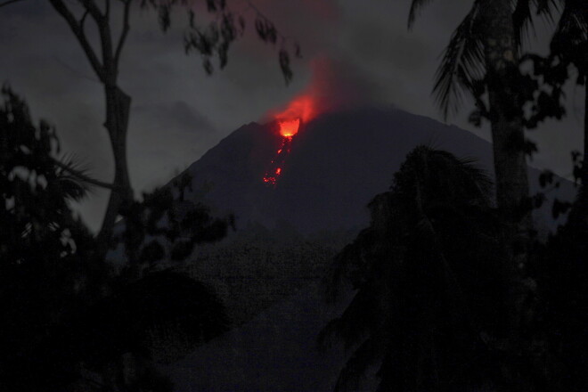 Semeru vulkāns Austrumjavas provincē izvirda sestdien.