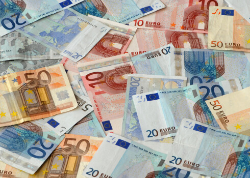 Eiro banknotes.