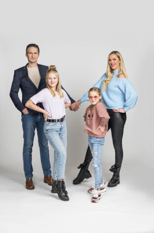 Savu dzīvi ar meitām un jauno draugu Pēteri Sauliete atrādīja TV šovā "Ģimene burkā".