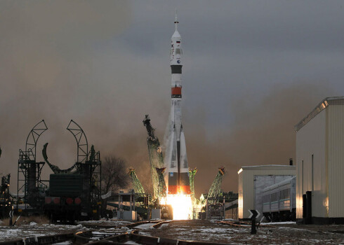 No Baikonuras uz SKS startējusi raķete "Sojuz" ar Japānas kosmosa tūristiem