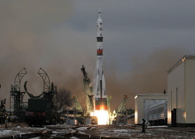 No Baikonuras uz SKS startējusi raķete "Sojuz" ar Japānas kosmosa tūristiem