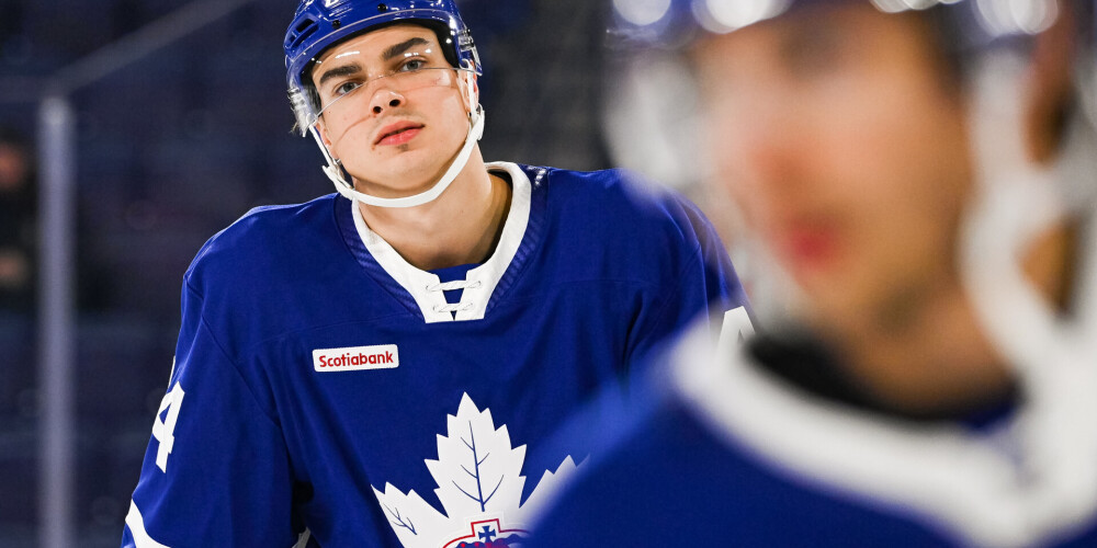 Toronto "Maple Leafs" (angļu: Toronto Maple Leafs) ir profesionāls Kanādas hokeja klubs, kas ir bāzēts Toronto, Ontārio provincē, Kanādā. Klubs spēlē Nacionālās hokeja līgas Austrumu konferences Atlantijas okeāna divīzijā. Tas tika dibināts 1917. gadā un kopš dibināšanas brīža spēlē NHL.