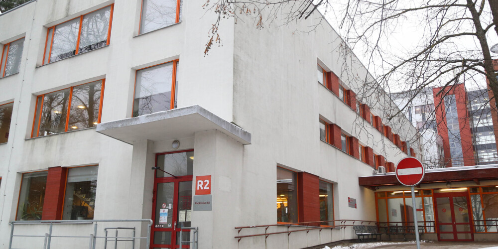 Приемное отделение детской больницы в Риге переполнено
