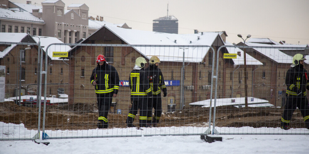 Pēctam kad vienā no tuneļiem Rīgas dzelzceļa pasažieru stacijā kādai kafejnīcai iebrukuši griesti no ēkas evakuēti aptuveni 100 cilvēki.