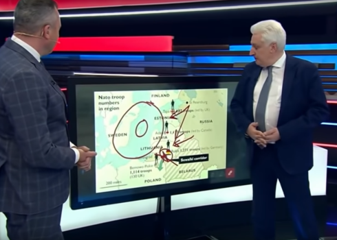 Krievijas TV kanāla "Rossiya-24" raidījumā "60 minūtes" vadītāji joko par to, kā varētu izvērsties Baltijas iekarošana.