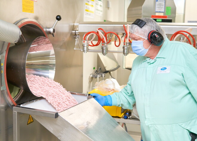 "Pfizer" izstrādājuši zāles, kas vismaz piecas reizes samazina risku nonākt slimnīcā ar smagu Covid-19 slimības gaitu