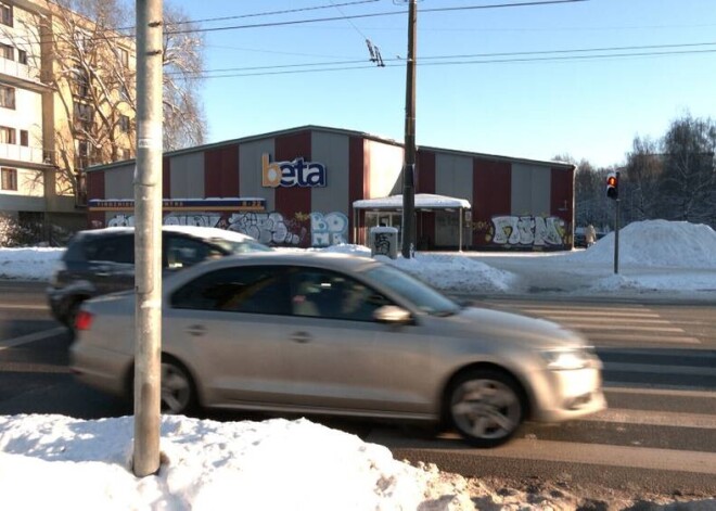 Очевидец задержал водителя, который пытался сбежать после аварии, сбив 11-летнюю девочку
