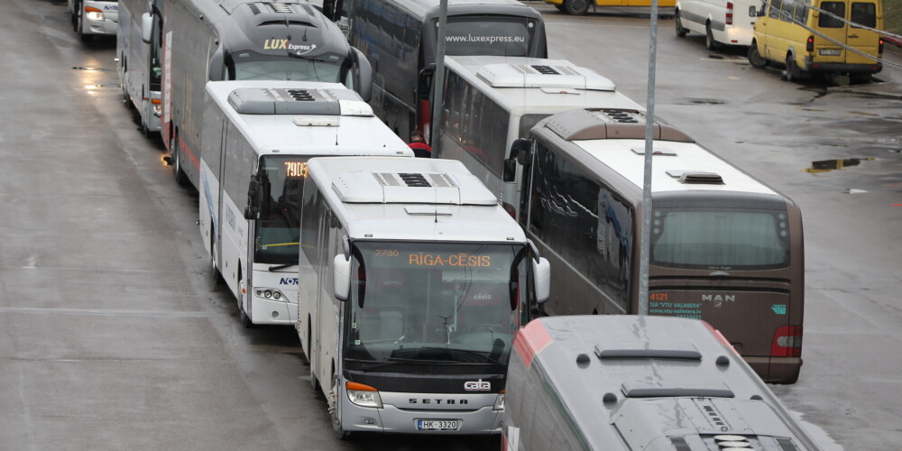Ar Covid-19 sasirgušais braucis autobusā Alūksne-Ape-Smiltene-Rauna-Rīga