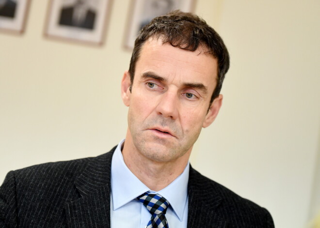 "Штамм "омикрон" лучше распространяется среди переболевших и привитых": инфектолог призывает к ревакцинации