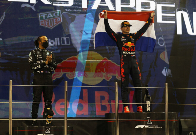 Verstapens svētdien Abū Dabī "Grand Prix" pēdējā aplī izrāva savu karjerā pirmo F-1 čempiontitulu.