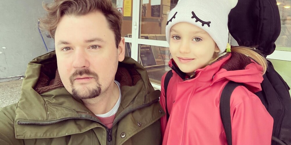 Paula Pūce dodas apgūt čella spēles prasmes. Valters ar meitu lepojas.