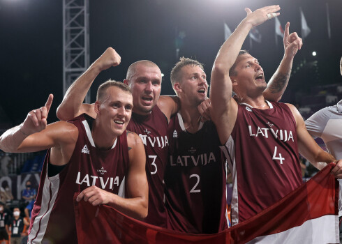 Olimpiskie čempioni 3x3 basketbolā (no kreisās) Nauris Miezis, Edgars Krūmiņš, Kārlis Pauls Lasmanis un Agnis Čavars.