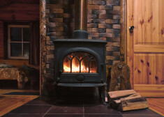 Когда дома есть печка или камин: что надо делать для безопасности во время отопительного сезона?