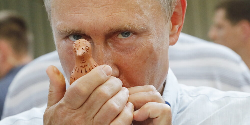 "Ir nepatīkami par to runāt." Putins atklāj nezināmus faktus par savu dzīvi deviņdesmitajos