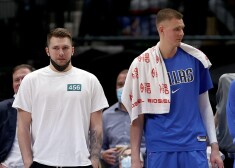 Kristaps Porziņģis un Luka Dončičs.