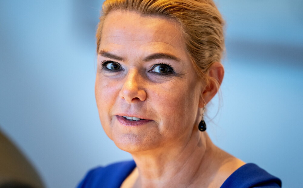 Bijušajai Dānijas imigrācijas ministrei piespriež cietumsodu par laulātu bēgļu pāru nošķiršanu