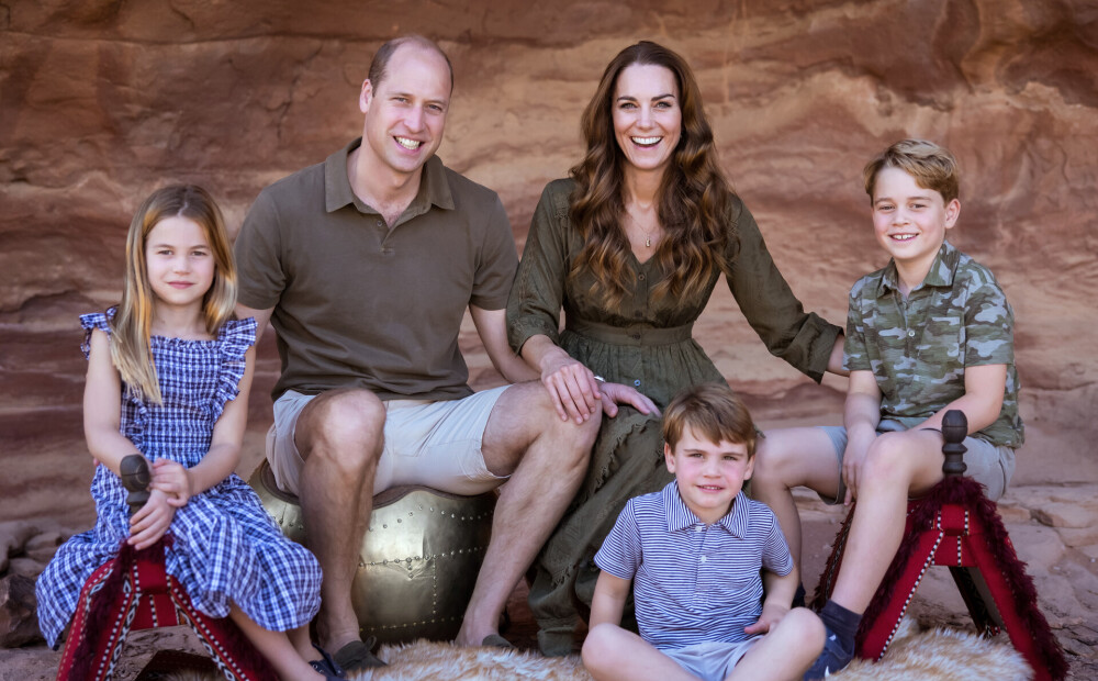 Many have not noticed the nuances of Catherine Middleton and Prince William’s latest Christmas photo shoot.