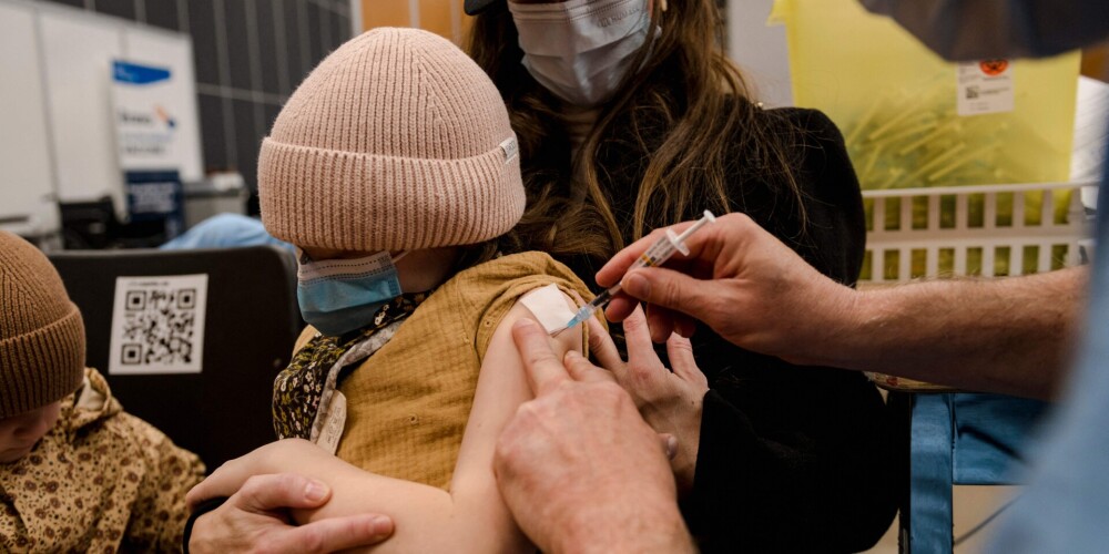 Ceturtdien Latvijā pret Covid-19 sāks vakcinēt bērnus vecumā no 5 līdz 11 gadiem
