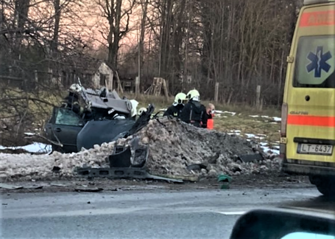 Policija atklāj uz Ventspils šosejas notikušās traģiskās avārijas apstākļus