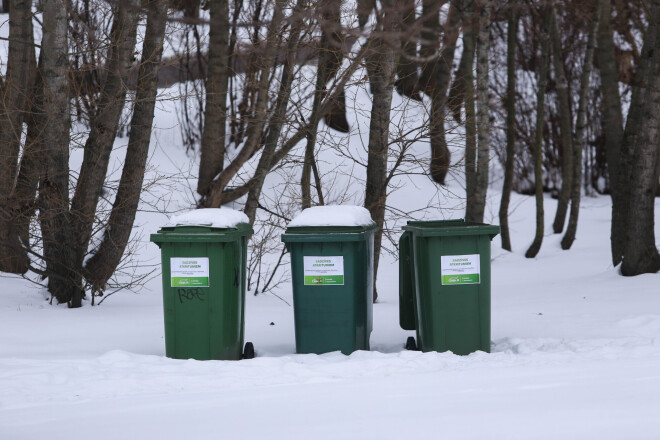 Kurmenes pagastā šīs nedēļas sākumā kāds garnadzis nospēris atkritumu konteineru.