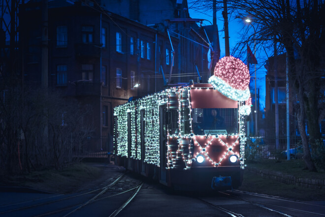 Liepājas tramvajs ceļā uz Ziemassvētkiem.