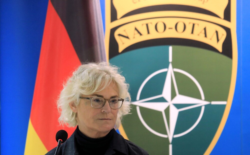 Vācijas aizsardzības ministre: Krievija nevar diktēt NATO