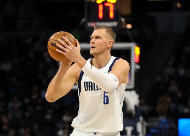 Porziņģis gūst 13 punktus un traumu mačā ar "Timberwolves"