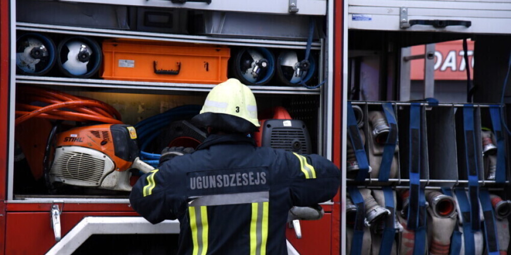 В понедельник в Риге в результате пожара в жилом доме погиб человек