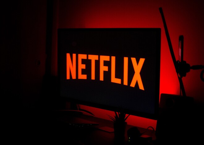 Дотянуть до праздников: лучшие комедии Netflix