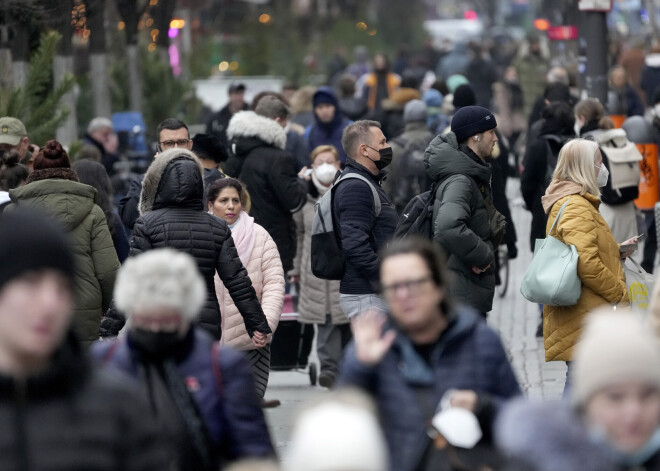 "Pandēmija nebeigsies tik drīz, kā mēs cerējām," Vācijā omikrona dēļ pēc Ziemassvētkiem ieviesīs ierobežojumus