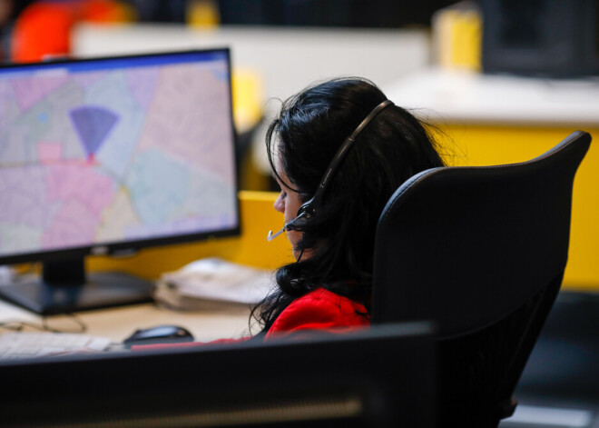 Женщина позвонила в полицию с вопросом, где пицца, и диспетчер спасла ее от смерти