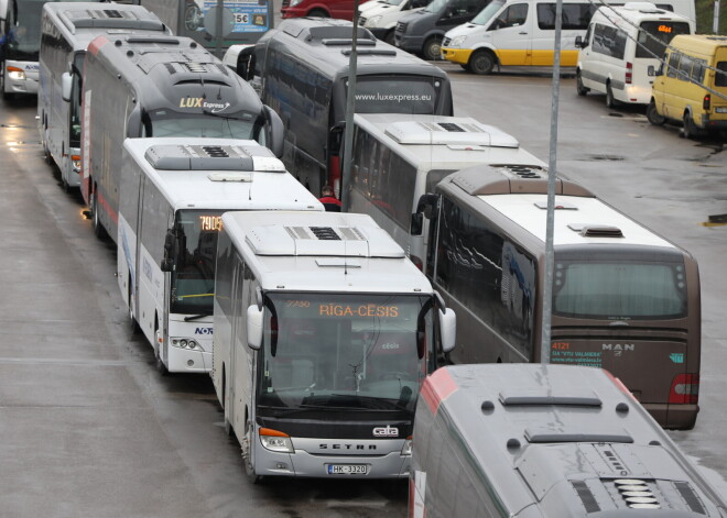 Ar Covid-19 inficēts pasažieris braucis autobusā no Talsiem uz Rīgu