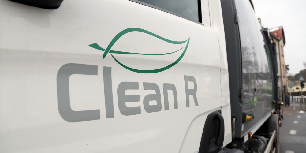 Rīgas pašvaldība nepagarinās līgumu ar "Clean R" par ietvju attīrīšanu no sniega